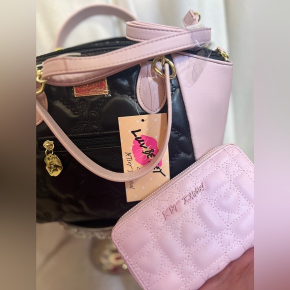 🩷🖤NWT-BETSEY JOHNSON & LUV BETSEY; PURSE AND WALLET! SUPER CUTE SET!!🩷🖤 - Picture 16 of 17